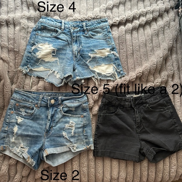Women’s Shorts - Picture 1 of 4